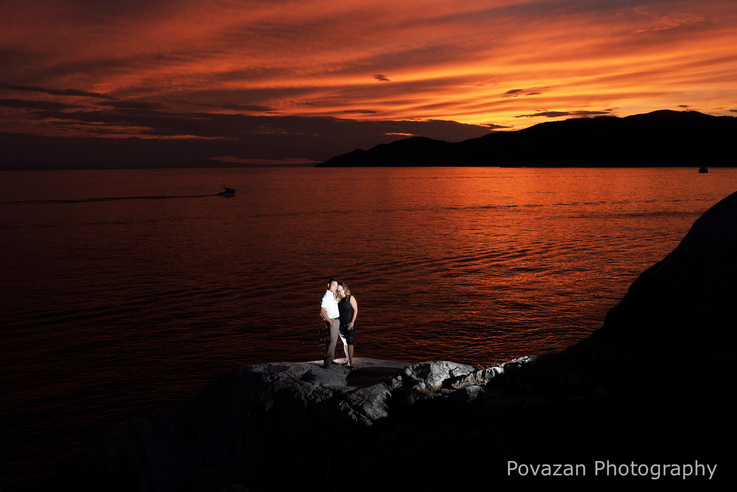 Dramatic scenic engagement pictures from Lighthouse park cliffs
